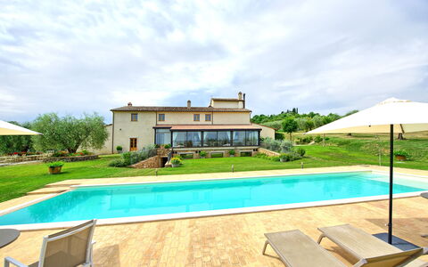 Villa Le Buche: Nube, Agua, Planta, Cielo, Propiedad, Piscina, Azur, Rectángulo, Árbol, Edificio