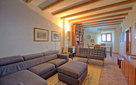 Villa Sorbaiano: Marco, Mueble, Propiedad, Edificio, Ventana, Madera, Comodidad, Diseño De Interiores, Sala, Arquitectura