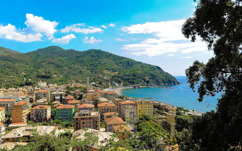 Studio Paola - Levanto: Nube, Cielo, Agua, Montaña, Planta, Edificio, Azur, Paisaje Natural, Árbol, Vegetación