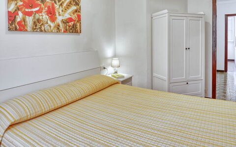 Nina Home - Levanto: Mueble, Propiedad, Comodidad, Puerta, Edificio, Madera, Textil, Naranja, Sombra, Diseño De Interiores