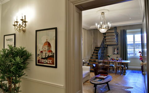 Appartamenti Troise: Marco, Propiedad, Planta, Mesa, Diseño De Interiores, Sofá, Madera, Edificio, Pared, Ventana