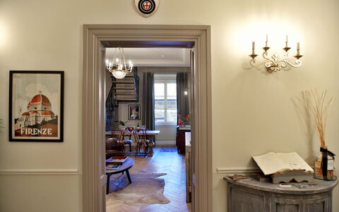 Appartamenti Troise: Edificio, Marco, Mesa, Madera, Arquitectura, Diseño De Interiores, Casa, Suelo, Piso, Bienes Raíces