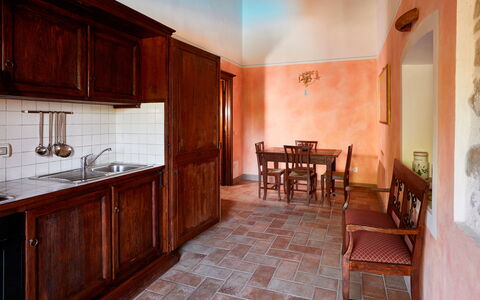 Agriturismo Il Molino Di Uncinano: Gabinetes, Mueble, Propiedad, Mostrador, Madera, Diseño De Interiores, Mesa, Encendiendo, Cocina, Arquitectura