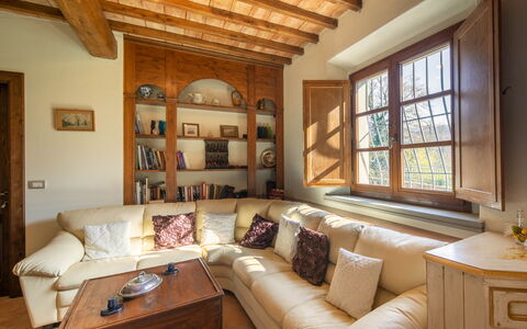 Grezzano Villa: Mueble, Sofá, Marco, Propiedad, Mesa, Ventana, Madera, Sala, Diseño De Interiores, Arquitectura