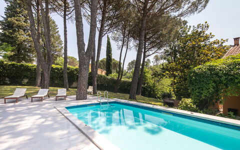 Villa Del Mugello: Agua, Planta, Propiedad, Piscina, Azur, Árbol, Cielo, Sombra, Hierba, Cuerpo De Agua