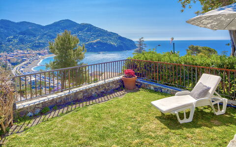 Marlà - Levanto: Agua, Cielo, Planta, Propiedad, Mueble, Flor, Azur, Naturaleza, Azul, Montaña