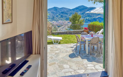 Marlà - Levanto: Mueble, Propiedad, Ventana, Mesa, Edificio, Azur, Azul, Madera, Cielo, Diseño De Interiores