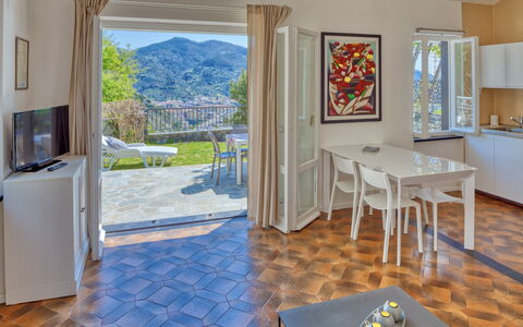 Marlà - Levanto: Mesa, Propiedad, Mueble, Azur, Madera, Planta, Diseño De Interiores, Sala, Piso, Suelo