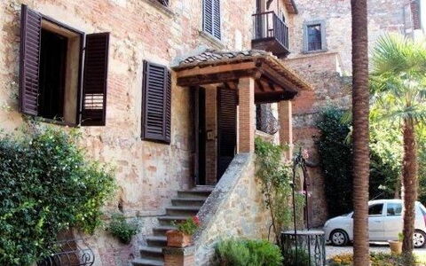 Residenza D'epoca: Planta, Edificio, Ventana, Maceta, Flor, Árbol, Cielo, Rueda, Planta De Casa, Casa