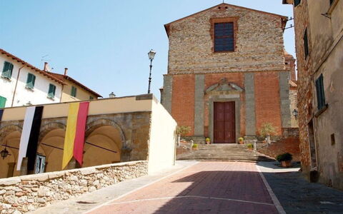 Residenza D'epoca: Propiedad, Planta, Cielo, Ventana, Edificio, Superficie De La Carretera, Barrio, Madera, Callejón, Puerta