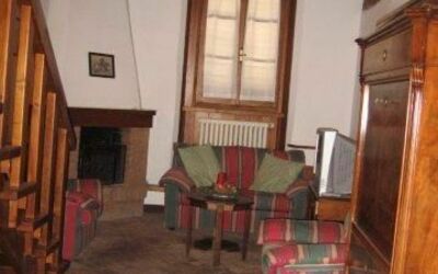 Il Rustico: Propiedad, Ventana, Madera, Edificio, Planta, Casa, Manchas De Madera, Suelo, Planta De Casa, Sala