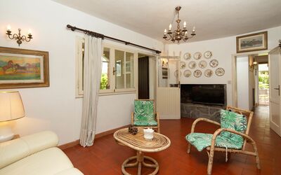 Vittoria Suite: Marco, Sofá, Mueble, Mesa, Propiedad, Edificio, Madera, Diseño De Interiores, Encendiendo, Sala