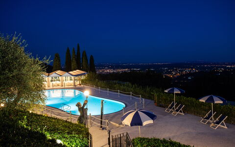 Villa Alfresco: Agua, Cielo, Planta, Edificio, Azur, Piscina, Cuerpo De Agua, Arquitectura, Arecales, Sombra