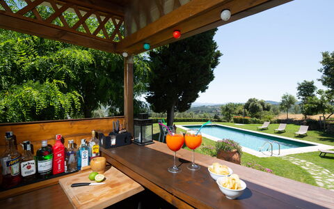 Villa Lastra: Mesa, Planta, Propiedad, Mueble, Naturaleza, Edificio, Ventana, Agua, Sombra, Mueble Para Exteriores