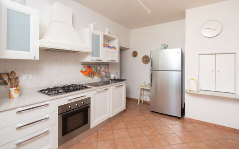 Villa Lastra: Gabinetes, Propiedad, Mostrador, Estufa De Cocina, Aparato De Cocina, Diseño De Interiores, Electrodoméstico, Estufa, Cocina, Estufa