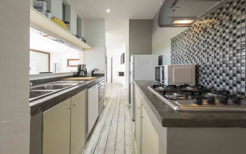 Casina Dell'acquaborra: Cocina, Mostrador, Aparato De Cocina, Diseño De Interiores, Pared, Estufa De Cocina, Electrodoméstico, Piso, Techo, Madera