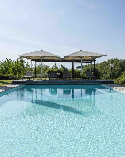 Casina Dell'acquaborra: Azul, Agua, Piscina, Sombra, Recurso, Mueble Para Exteriores, Eco Hotel, Paisajismo, Fuente De Agua, Sunlounger