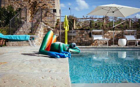 Villa Castiglioni: Agua, Cielo, Azur, Piscina, Edificio, Ventana, Sombra, Ocio, Mueble Para Exteriores, Agua