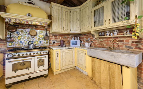 Villa Lorenzana: Gabinetes, Propiedad, Mostrador, Edificio, Madera, Cocina, Diseño De Interiores, Arquitectura, Piso, Suelo