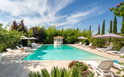 Villa Lorenzana: Agua, Planta, Nube, Cielo, Piscina, Azur, Árbol, Arecales, Edificio, Mueble Para Exteriores