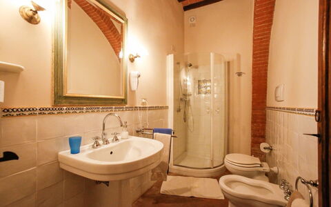 Castelletto Weddings And Events: Espejo, Marrón, Grifo, Arreglo De Tubería, Lavabo, Propiedad, Lavabo Del Baño, Fotografía, Baño, Púrpura