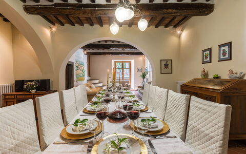 Ville Rosadi Weddings: Habitación, Propiedad, Diseño De Interiores, Comedor, Mueble, Edificio, Mesa, Techo, Casa, Inmuebles