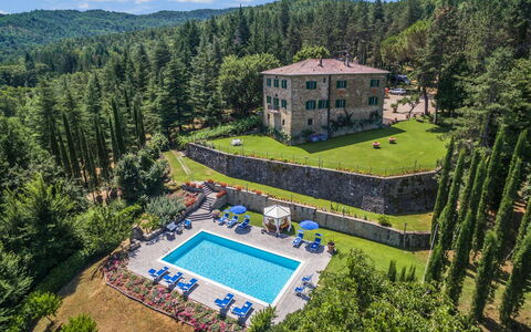 Ville Rosadi Weddings: Propiedad, Hill Station, Inmuebles, Paisaje Natural, Casa, Bienes Raíces, Edificio, Mansión, Árbol, Montaña