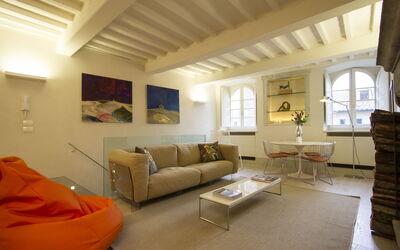 Appartamento Il Portale: Sofá, Propiedad, Marco, Mueble, Ventana, Comodidad, Diseño De Interiores, Mesa, Madera, Sala