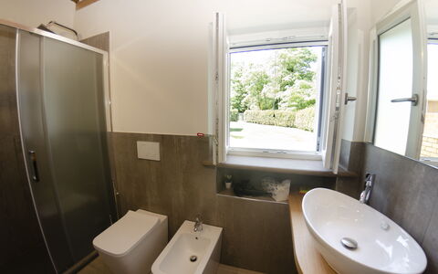 Tenuta Il Giardino Proprietà: Lavabo, Grifo, Propiedad, Lavabo Del Baño, Fotografía, Arreglo De Tubería, Ventana, Blanco, Edificio, Baño