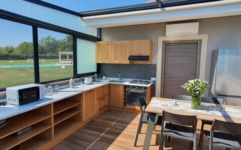 Tenuta Il Giardino Proprietà: Mostrador, Propiedad, Mueble, Gabinetes, Edificio, Mesa, Cocina, Aparato De Cocina, Ventana, Madera