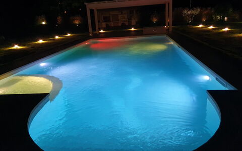 Tenuta Il Giardino Proprietà: Agua, Ligero, Azur, Piscina, Rectángulo, Agua, Material Compuesto, Ocio, Tintes Y Sombras