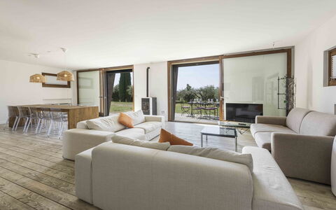 Villa Dell'acquaborra: Piso, Madera, Mueble, Suelo, Diseño De Interiores, Sofá, Techo, Suelos De Madera, Sala, Mesa