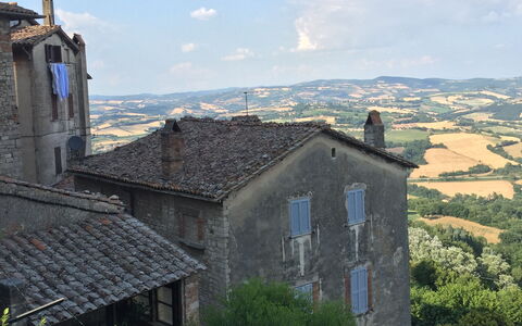 La Terrazza Di Todi: Nube, Cielo, Planta, Edificio, Propiedad, Ventana, Casa, Cabaña, Barrio Residencial