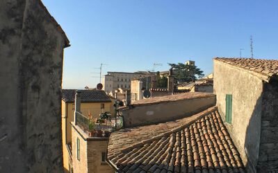 La Terrazza Di Todi: Cielo, Edificio, Ventana, Casa, Techo, Paisaje, Fachada, Ciudad, Tintes Y Sombras, La Arquitectura Medieval