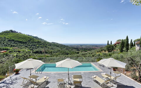 Villa Maona: Cielo, Nube, Azur, Naturaleza, Montaña, Cuerpo De Agua, Mueble Para Exteriores, Edificio, Árbol, Diseño Urbano