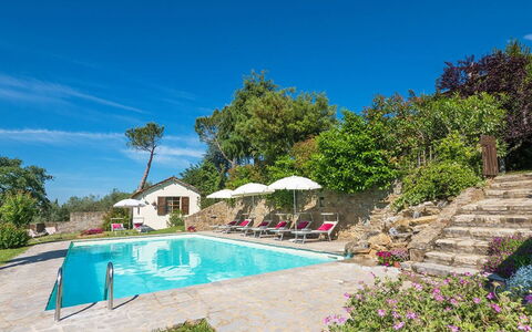 Villa Taragnano: Agua, Planta, Cielo, Edificio, Azul, Piscina, Árbol, Silla, Mueble Para Exteriores, Nube