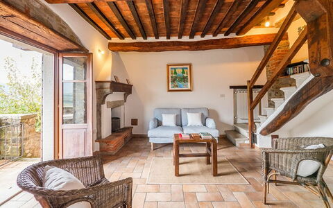 Villa Taragnano: Edificio, Mueble, Ventana, Silla, Madera, Sala, Sofá, Diseño De Interiores, Piso, Mesa