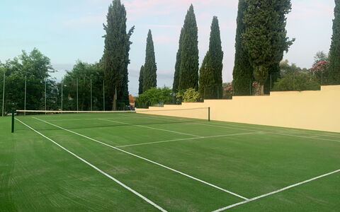 Il Poggiolo: Cielo, Planta, Nube, Naturaleza, Equipo Deportivo, Árbol, El Terreno Del Lote, Hierba, Pendiente, Hojas Perennes