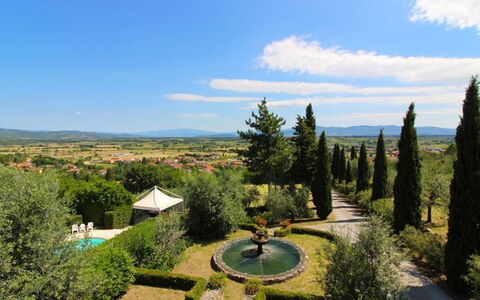 Il Poggiolo: Cielo, Nube, Planta, Árbol, Paisaje Natural, Botánica, El Terreno Del Lote, Hierba, Alerce, Paisaje