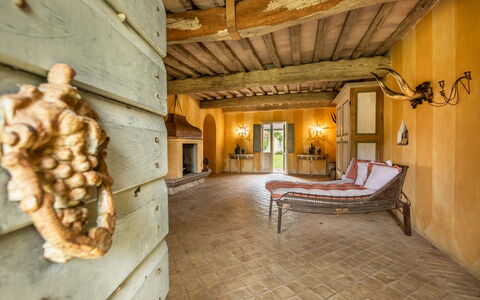 Lavacchio 10: Edificio, Madera, Diseño De Interiores, Suelo, Pared, Puerta, Madera Dura, Bienes Raíces, Piso, Casa