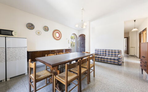 Residenza Garosi: Mesa, Mueble, Marco, Edificio, Madera, Diseño De Interiores, Encendiendo, Silla, Casa, Suelo