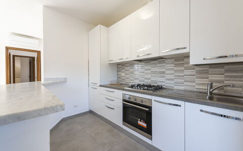 Casa Serchio: Gabinetes, Mostrador, Lavabo, Fregadero, Grifo, Edificio, Estufa De Cocina, Madera, Encendiendo, Diseño De Interiores