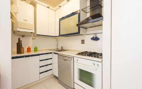 Casa Marina: Mostrador, Gabinetes, Edificio, Propiedad, Estufa De Cocina, Aparato De Cocina, Estufa, Estufa De Gas, Cocina, Electrodoméstico