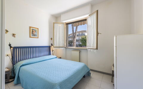 Casa Marina: Ventana, Mueble, Edificio, Comodidad, Madera, Diseño De Interiores, Sombra, Arquitectura, Marco De La Cama