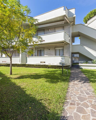 Casa Marina: Planta, Edificio, Propiedad, Cielo, Ventana, El Terreno Del Lote, Casa, Hierba, Vegetación, Diseño Urbano