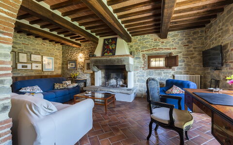 Villa Chio: Mesa, Mueble, Sofá, Azul, Silla, Azur, Sala, Marco, Diseño De Interiores, Madera