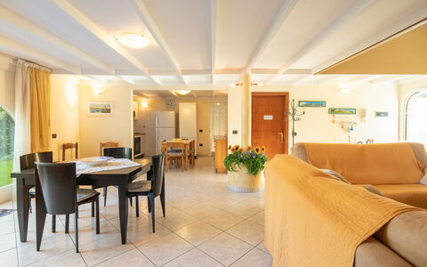 Villa Isola: Mueble, Silla, Edificio, Planta, Mesa, Arquitectura, Planta De Casa, Piso, Suelo, Madera