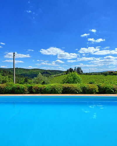 Villa Paneretta: Agua, Nube, Cielo, Azul, Propiedad, Piscina, Planta, Ligero, Rectángulo, Sombra