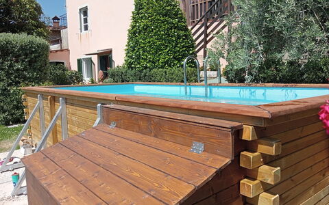 Alla Collina Del Sole: Madera, Piscina, Manchas De Madera, Material Compuesto, Madera Dura, Ocio, Tablón, Cubierta, Madera Contrachapada, Sombra