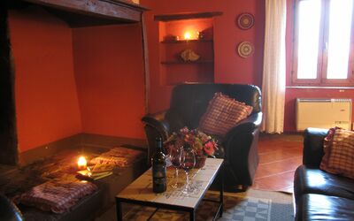 Appartamento Sanchimento: Edificio, Propiedad, Mueble, Mesa, Ventana, Silla, Diseño De Interiores, Madera, Sala, Comodidad